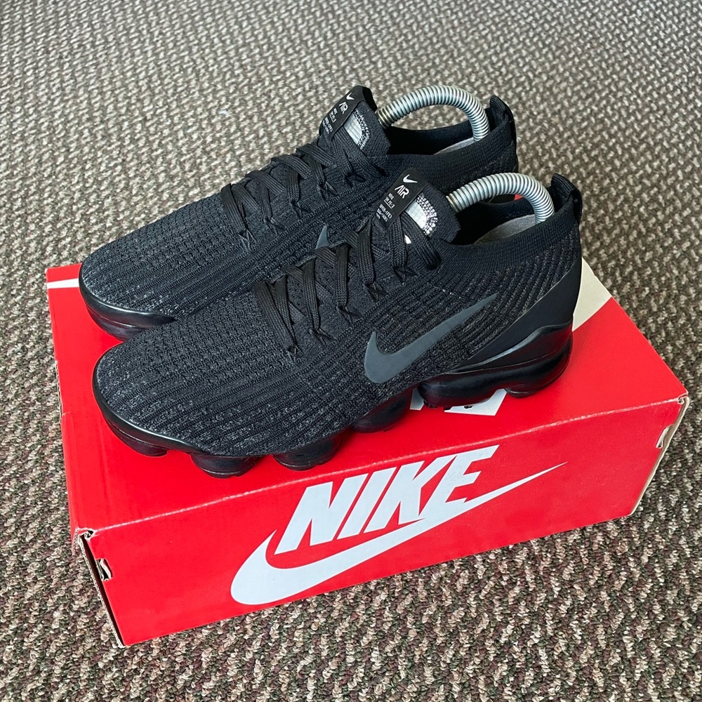 Nike Women’s Air VaporMax Flyknit 3 Running Shoes Sz 6.5 - Picture 3 of 9